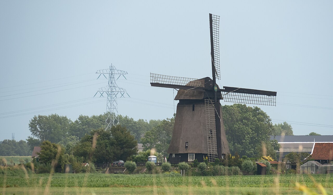 Poldermolen bij Zuidschermer in de polder